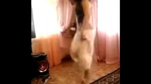 ЦЫГАНОЧКА ОЛЕСЯ РУБИТ ЧЕЧЁТКУ