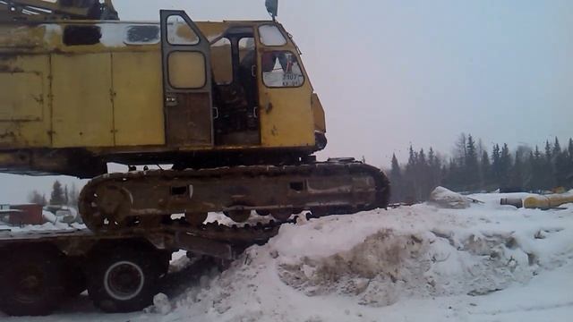 Кран РДК сьезжает с трала и забуксовал. Вахта. смотреть онлайн