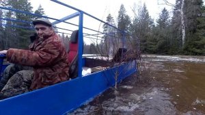 Испытания на воде. Гусеничный вездеход с водомётом.