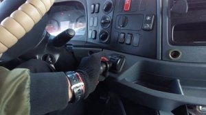 ПОДЪЁМНАЯ ОСЬ. Опустить / поднять ленивец вручную.