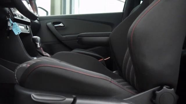 Volkswagen Polo 1.4 TSI GTI 180 PK / DSG / XENON / PANODAK / CLIMA смотреть онлайн