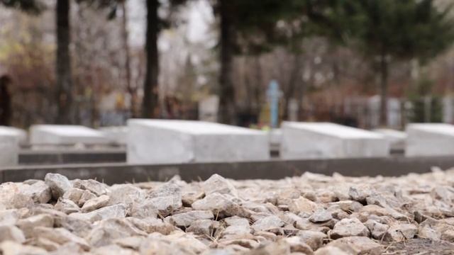 Воинское захоронения, расположенные на южном кладбище, обновляют. Идут ремонтные работы