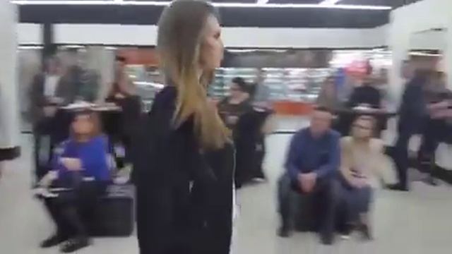 Модели Модельного Агентства МОДЕЛЬ- ШОУ на показе OFFPRICE.