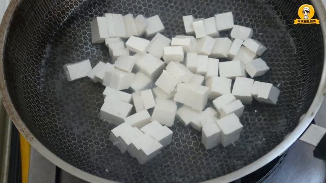 大廚教你蝦仁＋豆腐的家常做法，色澤鮮艷誘人，鮮香入味【天天相見廚房】#蝦仁燜豆腐 #蝦仁 #豆腐 #豆腐食譜 #蝦仁食譜