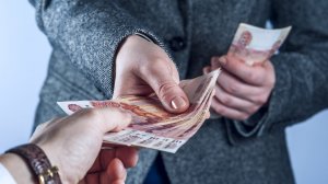 Стоит ли отдавать деньги в долг?