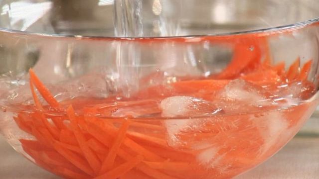 Хрустящие куриные полоски с морковными палочками