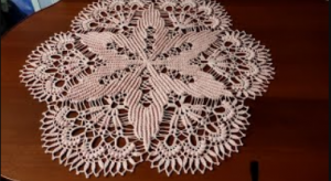 Салфетка рельефными столбиками крючком.  3Часть. (720p)