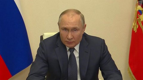 Сегодня вступает в силу указ Владимира Путина о пе...на расчеты в рублях за поставки природного газа