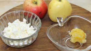 Запеченное яблоко с творогом и медом