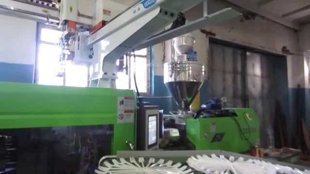 Производство одноразовых вилок на базе ТПА Welltec (Cosmos) серия SEC с использованием робота смотреть онлайн