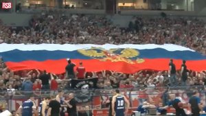 Сербы развернули флаг России на матче с командой Украины