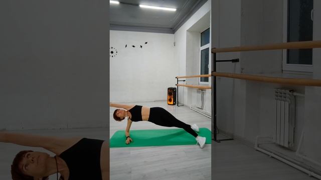 Узкая талия. Мышцы живота, ног и ягодиц.