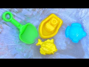 Бассейн в песочнице! Развивающее видео для детей про машинки и песок