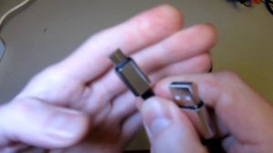 USB адаптер для зарядки телефона.
