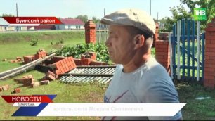 В Буинском районе Татарстана ураган валил деревья, срывал крыши домов и сносил заборы