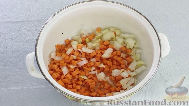 Куриный суп с чечевицей, макаронами и кабачком