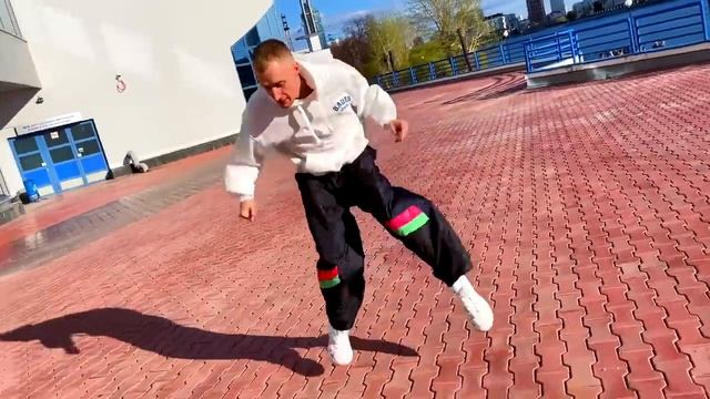 Танец ХипХоп. И поём и пляшем и ушками нашем. Танцуют все.mp4