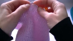 Вязаная шапка резинкой 1*1 и с красивой  макушкой. Шапка Тыковка