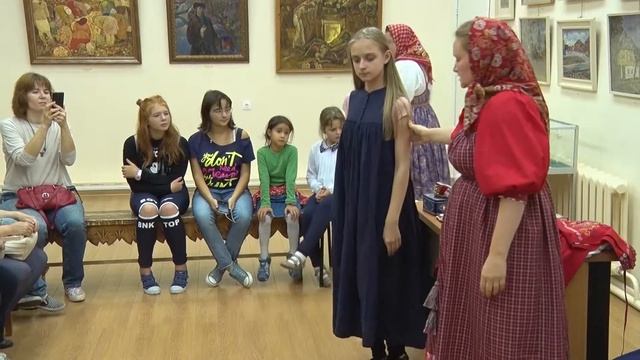 Сарафан и платок – как одевались женщины на Руси? смотреть онлайн