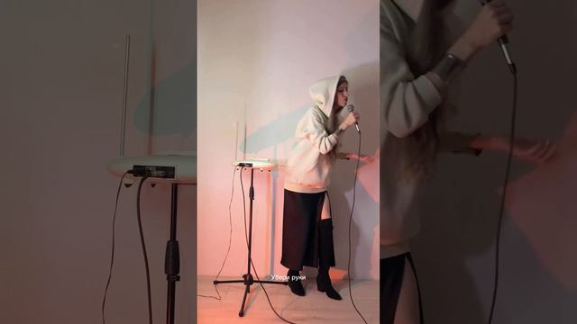 Katya Zlobina — Зима в сердце ❤️ #гостиизбудущего #зимавсердце #theremin #терменвокс
