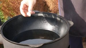 Жареная картошка в казане. Картофель по деревенски