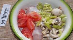 Куриные голени с шампиньонами и горчицей в духовке