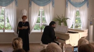 4 Русская народная песня Горит луна высокая. Евгения Малеева, Дмитрий Степанович