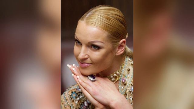 Анастасия Волочкова просит о помощи
