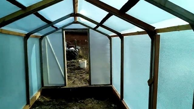 Из старой теплицы сделали новую.Поликарбонат.