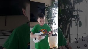 как научится играть лесника на укулеле