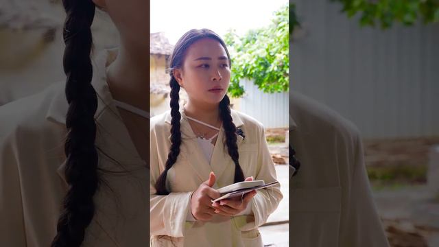 媳婦把沙發便宜賣給舅媽，她不給錢還說媳婦坑她錢，不料婆婆一個舉動讓她乖乖掏錢【雙雙的婆婆】 смотреть онлайн