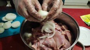 Как замориновать шашлык из курицы вкусно в соевом соусе.