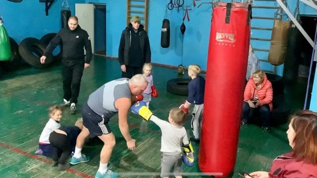 Малыши карандаши на боксёрской тренировке ; 5 октября 2022 г. смотреть онлайн