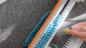 Вяжем на "Ивушке", урок 1. Настройка аппарата, набор и закрытие петель, 3 резинки 1х1