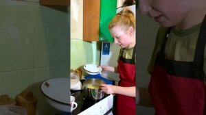 Мой рецепт теста для пирожков. Тесто не липнет к рукам. Быстро подходит. Не пружинит.