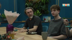 Сергей Шнуров навестил ребят с тортиками