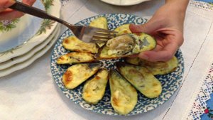 Мидии, запеченные в духовке с сырно-чесночным соусом