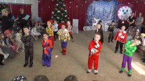 Танец «Новый год» подготовительная группа.