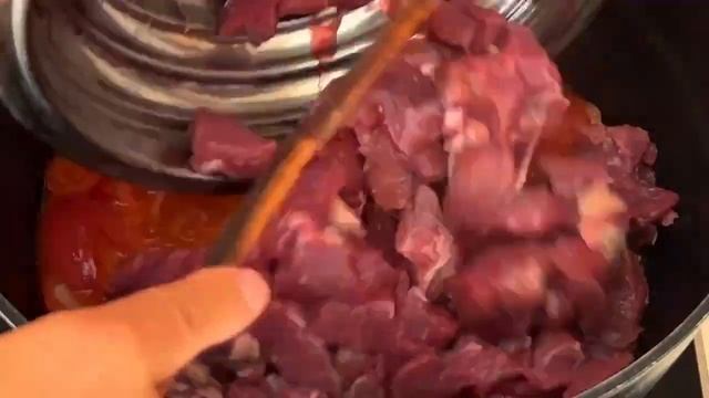 Томлёное мясо «с огоньком» — готовим гешмек по казахскому рецепту! смотреть онлайн