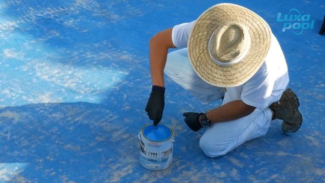 How to paint your pool with LUXAPOOL Epoxy Pool Paint - Painting the Pool смотреть онлайн