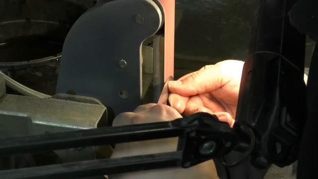 Ковка простого и бюджетного ножа. Часть 4 " Слесарная обработка клинка на руках" смотреть онлайн