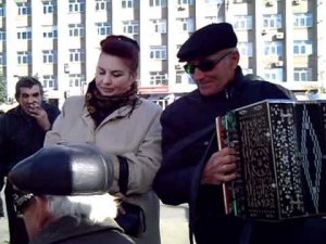дядя Слава. Канарейка. (Липецкий рынок.)