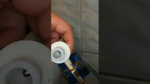 Замена горизонтального наливного клапана в бачке унитаза
