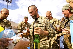 Украинские теробороновцы бывают пьяными на передовой и воюют без инициативы