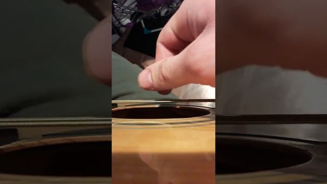 Нереально красиво спел под гитару Танцы минус смотреть онлайн