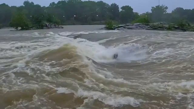 Stormy 6am Freestyle Kayak Session in Columbus, GA смотреть онлайн