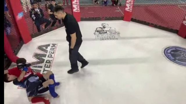 ММА. 16.04.2023г.Ибрагимов Альберт. Красный боец. 1 бой Победа. Кубок Пармы смотреть онлайн