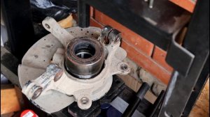 Замена подшипника передней ступицы KIA Sportage 2,0 Киа Спортейдж 2012 года