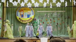 Катя и танец "Во поле березка стояла".