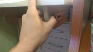 Стол учебный компактный с выдвижной столешницей